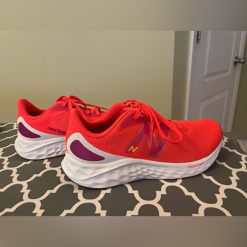 Brand new NB women’s sneakers.